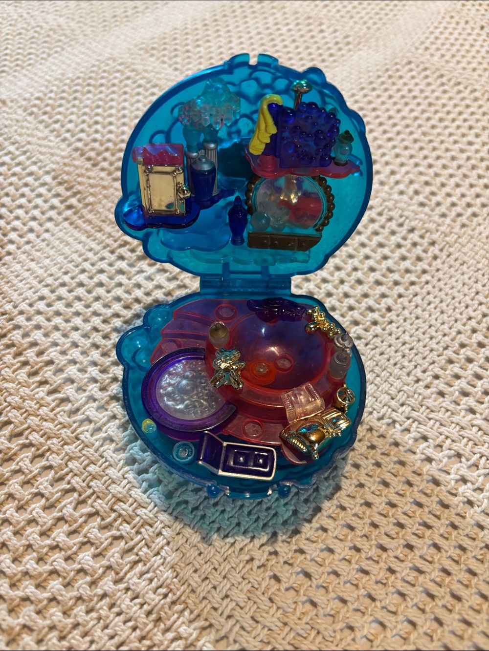 Vintage 1996 Polly Pocket Bubbly Bath Sparkle Surprise Mini Play Compact